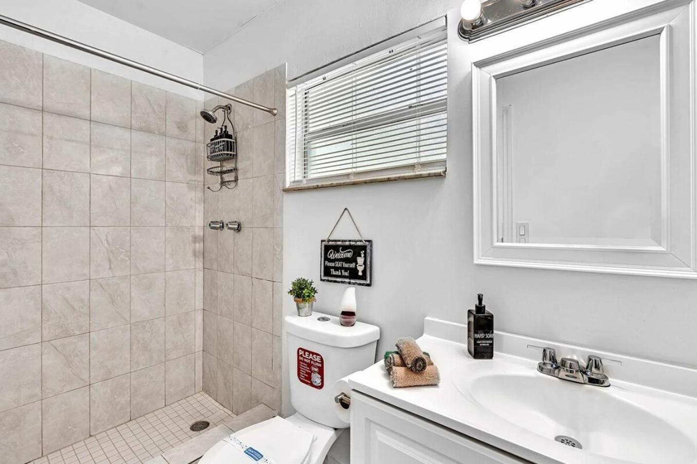 Large Studio Suite Close To Beach And Casino Db3 Dania Beach Exterior photo